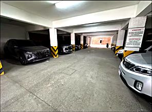 Estacionamiento privado, Apartamentos Trébol